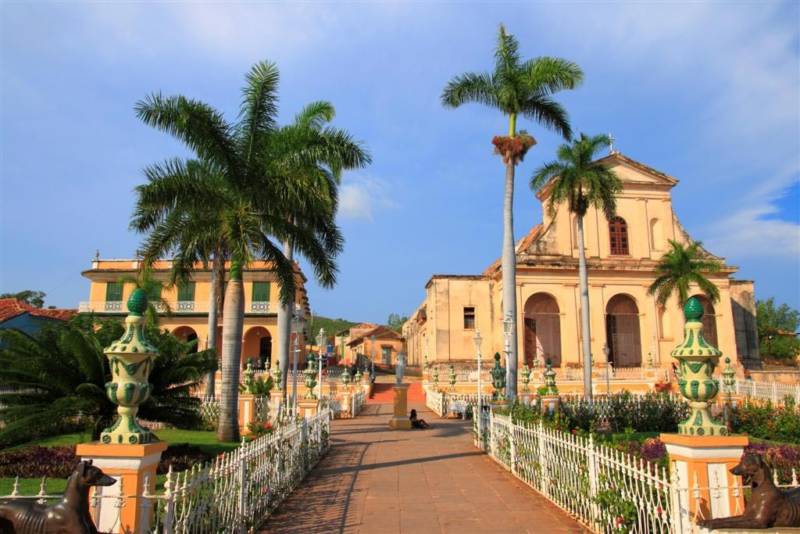 Paysage de cuba avec des touristes