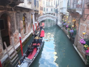 Gondole sur les canaux de Venise