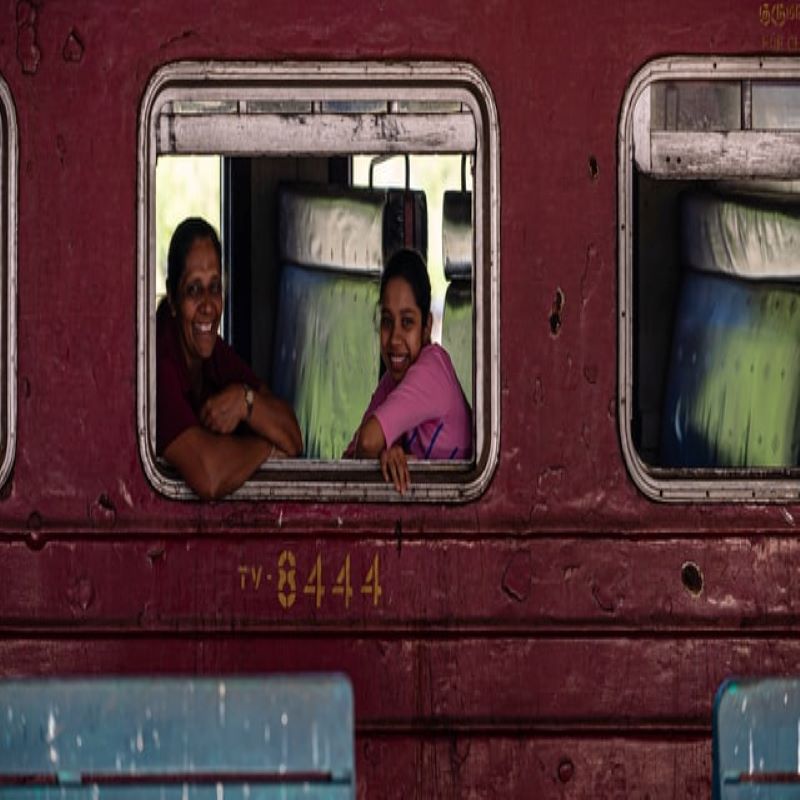 kandy-sri-lanka-train voyage-globe-travel-sri-lanka