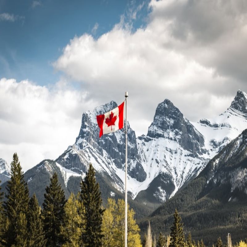 canada-neige-drapeau globe-travel-voyage-canada-police