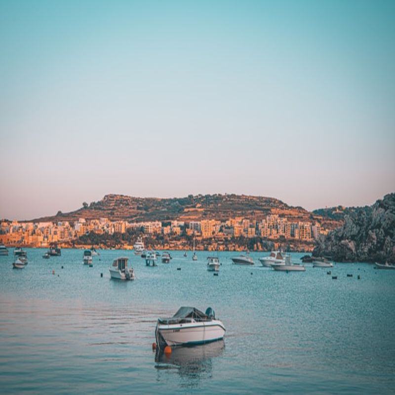 malte-baie-bateaux voyage-malte-globe-travel