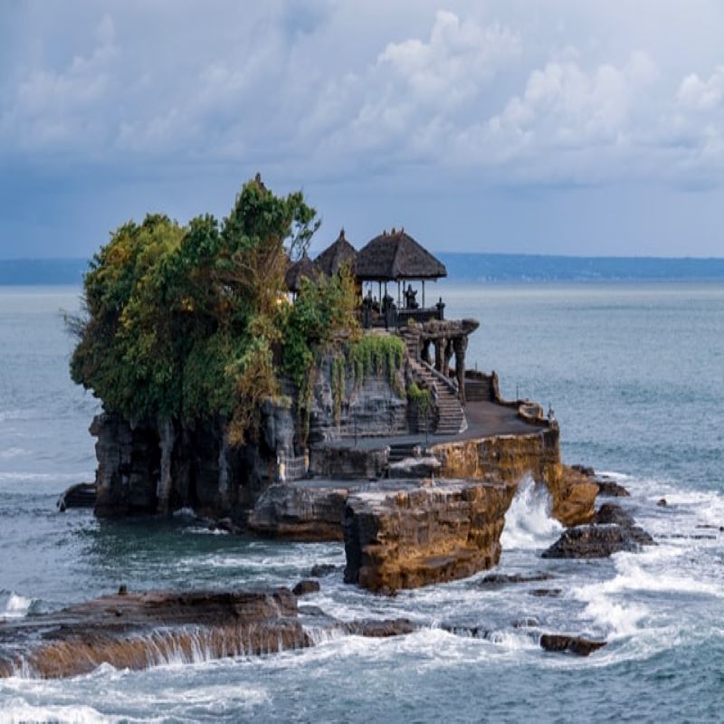 temple-tanah-lot-bali-indonesie globe-travel-voyage-tanah-loh-bali